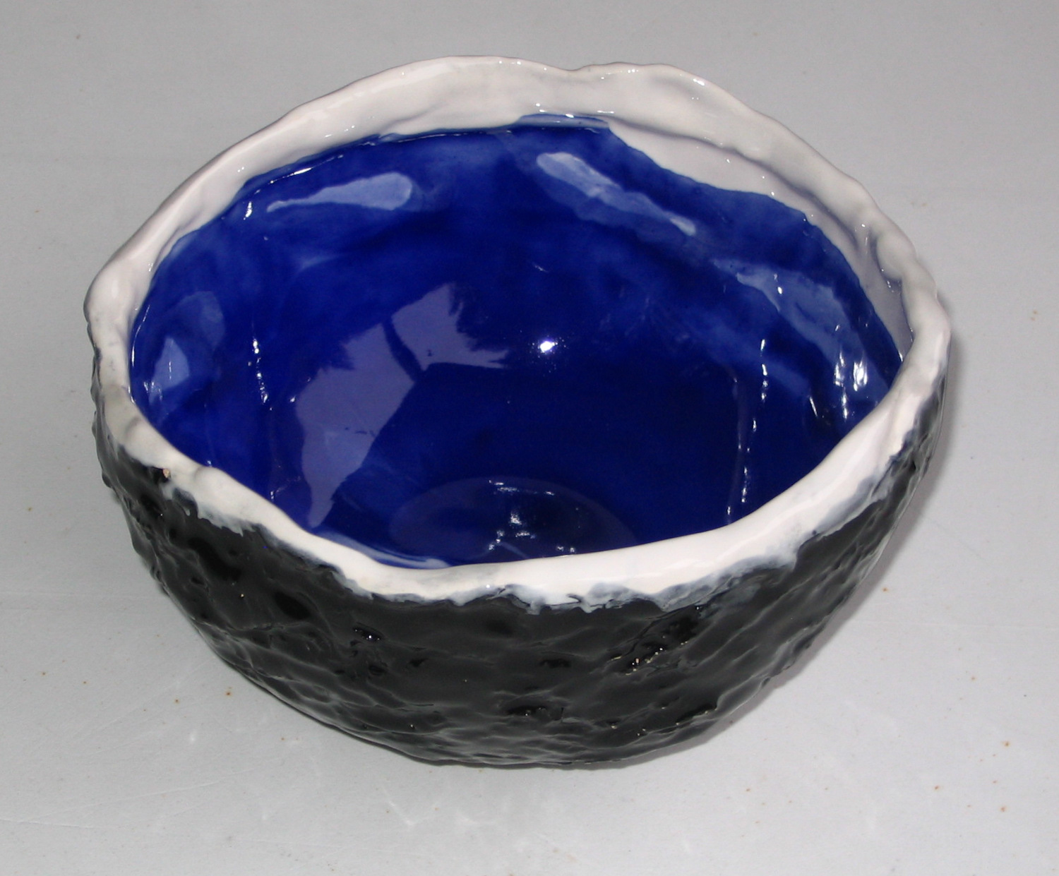 Blue and white bowl with black patterned exterior